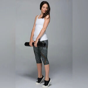 Lululemon Cool To Street Crop in Jazzy‎ White Gator Size 6